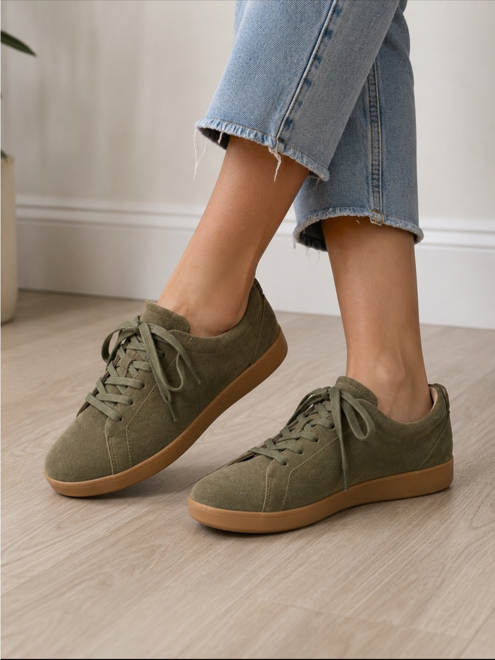 FitFlop Women’s US 9 Olive Green Suede Lace-Up Comfort Sneakers EU 41